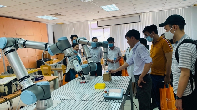 Đào tạo nhân lực trong kỷ nguyên GenAI: Tất cả các trường đại học đều phải thay đổi