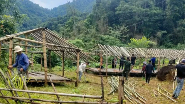 Xã biên giới dựng lán tạm, sẵn sàng di dân khỏi vùng nguy cơ sạt lở