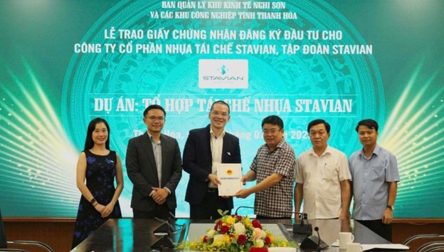 Thanh Hoa grants investment certificate for Stavian plastic recycling project