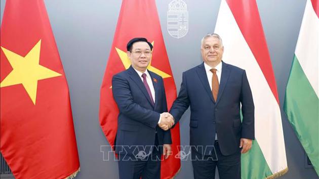Chủ tịch Quốc hội Vương Đình Huệ hội kiến Thủ tướng Hungary