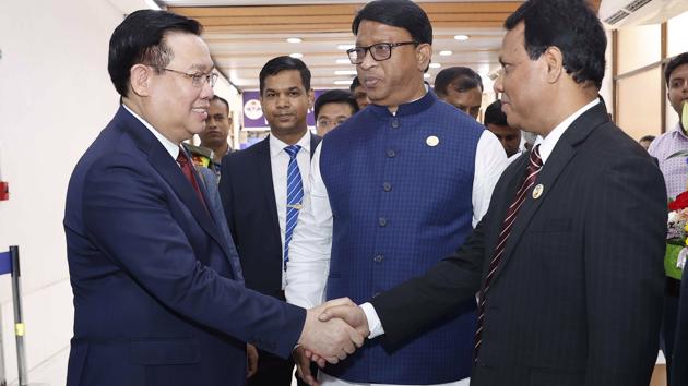 Chủ tịch Quốc hội đến Thủ đô Dhaka, bắt đầu thăm chính thức Bangladesh