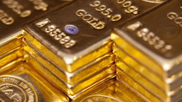 Giá vàng thế giới “tuột dốc không phanh”, trong nước “cố thủ” gần mốc 69 triệu đồng/lượng
