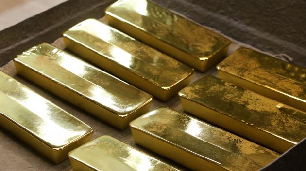 Giá vàng lao dốc xuống dưới 2.000 USD/oz, “cá mập” SPDR Gold Trust bán mạnh