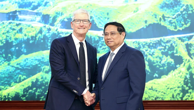 Apple CEO Pledges Support for Vietnam's Green Development Goals In Meeting With PM
