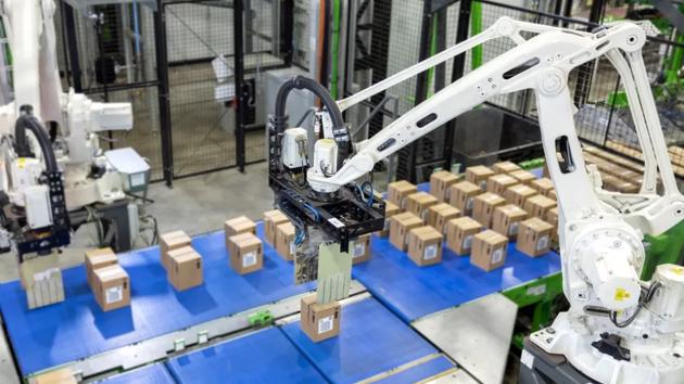 Cận cảnh robot làm việc tại các kho hàng tiên tiến trên thế giới