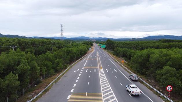 Vietnam Approves $118 Million Expansion of Key North-South Expressway