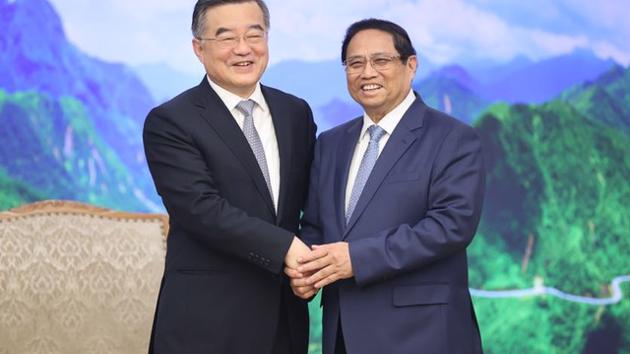 Vietnam PM, Chinese Top Legislator Pledge to Deepen Strategic Ties