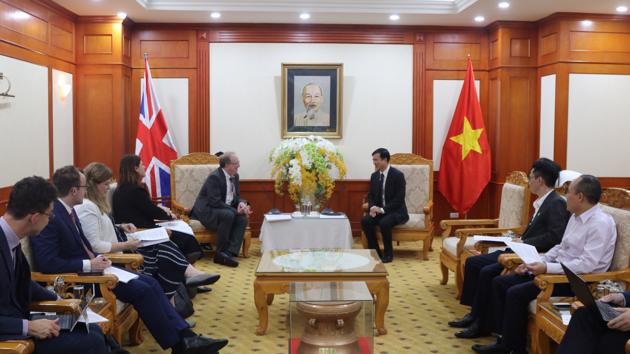 The Lord Mayor of London visits Vietnam