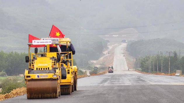 Quang Ngai - Hoai Nhon expressway expected for completion in October