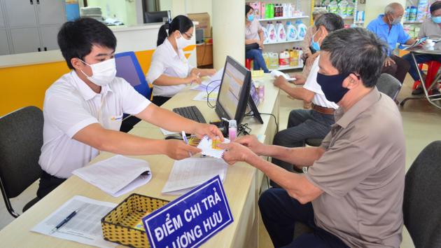 Khánh Hòa, Bình Phước : Người cao tuổi gặp khó khi nhận chế độ trợ cấp qua tài khoản 