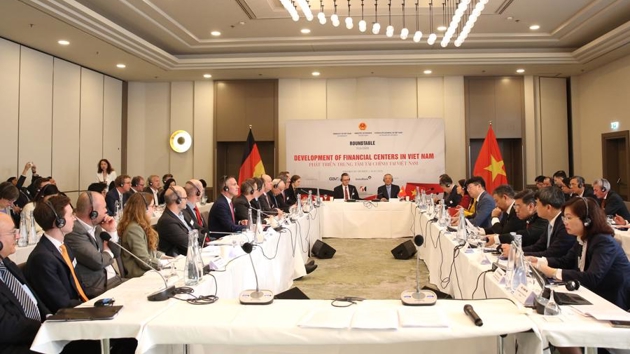 Roundtable on building financial centers in Vietnam held in Germany