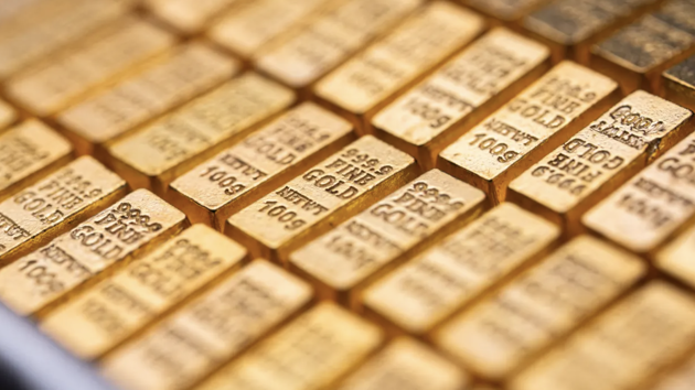 Giá vàng bứt phá lên kỷ lục mới, “cá mập” SPDR Gold Trust mua dè dặt
