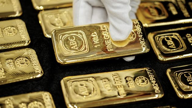 Giá vàng giảm hơn 2% trong tuần này, “cá mập” SPDR Gold Trust bán ròng 2 tuần liên đăng nhập bet88
