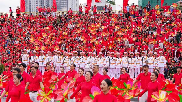 Người dân Hải Phòng háo hức với lễ Duyệt đội ngũ, diễu hành quần chúng