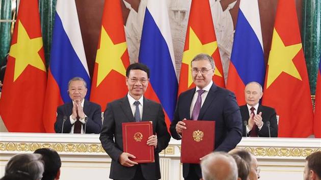 Tổng Bí thư Tô Lâm và Tổng thống Nga Putin chứng kiến trao các văn kiện hợp tác
