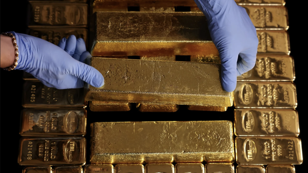 Vàng sụt giá tuần này, “cá mập” SPDR Gold Trust xả ồ ạt 20 tấn