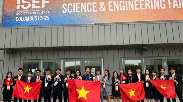 Đoàn học sinh Việt Nam giành giải cao tại Hội thi Khoa học kỹ thuật quốc tế 2025
