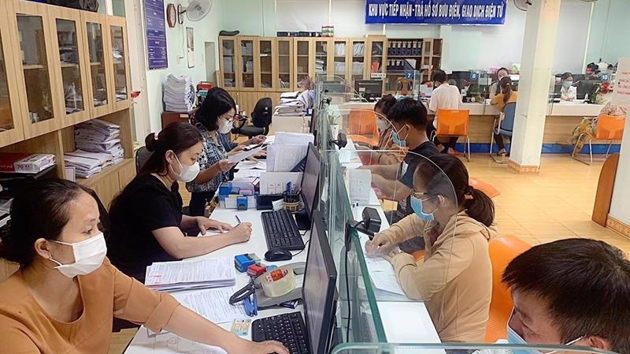 Giữ nguyên chế độ, lương, phụ cấp của cán bộ, công chức cấp tỉnh, xã trong 6 tháng sau sắp xếp