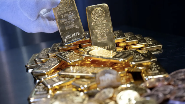 Giá vàng hướng mốc 3.400 USD/oz khi đồng USD giảm giá
