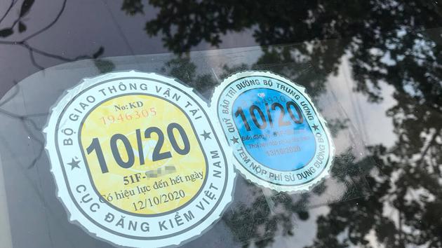 Đề xuất bỏ dán tem thu phí đường bộ trên ô tô