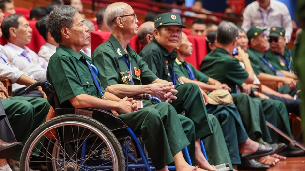 Tặng quà của Chủ tịch nước cho người có công với cách mạng nhân kỷ niệm ngày Thương binh - Liệt sĩ 27/7