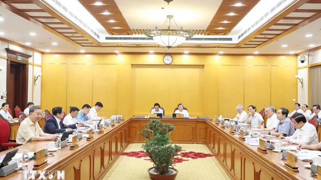 Kết luận của Bộ Chính trị, Ban Bí thư về một số nhiệm vụ tiếp tục xây dựng tổ chức, hoạt động của đơn vị hành chính 2 cấp