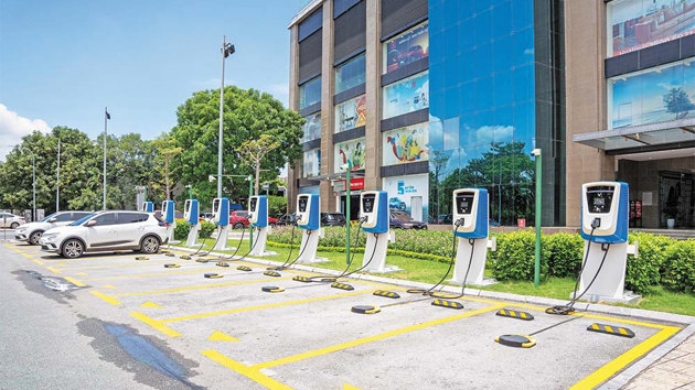 Hà Nội thành lập tổ công tác liên ngành về chuyển đổi xe điện và xây dựng trạm sạc