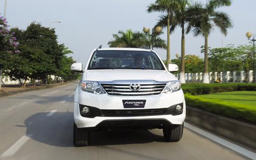 Toyota Fortuner 2014 giá từ 892 triệu đồng