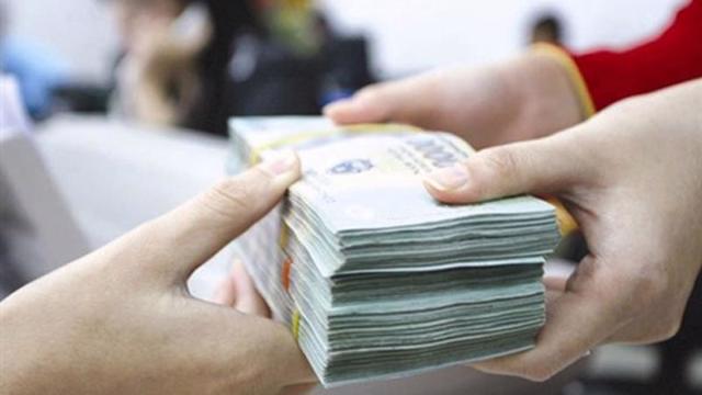 Read more about the article Tiền gửi dân cư tăng chậm, VND đã mất giá 0,24% so với USD