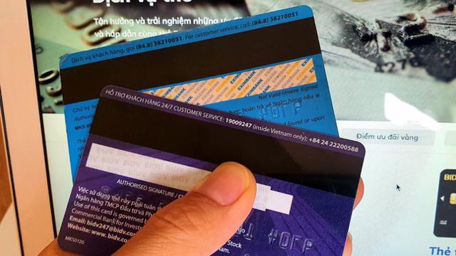 Read more about the article Sau ngày 31/12, người dân vẫn có thể sử dụng thẻ từ ATM