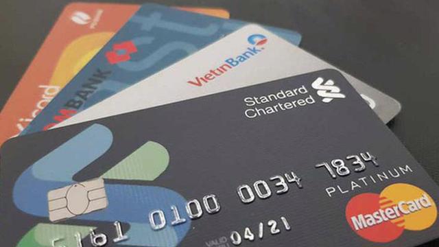 Read more about the article Ngân hàng xin lùi thời hạn chuyển đổi thẻ từ sang thẻ chip