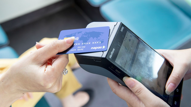 Read more about the article Thẻ ngân hàng nào được phép thanh toán không tiếp xúc trên tuyến buýt điện đầu tiên tại Hà Nội?