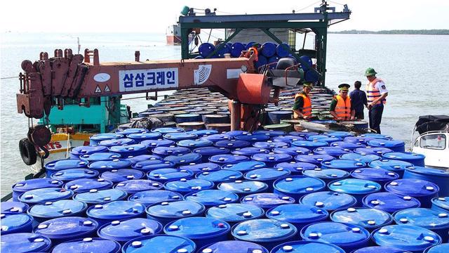 Read more about the article Ngăn chặn buôn lậu xăng dầu, than trên các tuyến biên giới, vùng biển
