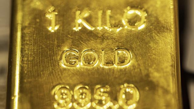 Read more about the article Giá vàng tiếp tục tăng, USD tự do lên gần 23.700 đồng