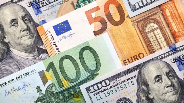 Read more about the article Đồng Euro thách thức vị trí tiền tệ toàn cầu của USD