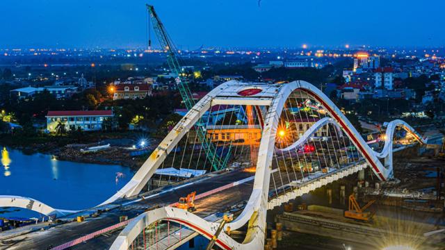 Read more about the article Hải Phòng: Trong 13 tháng đã thông xe kỹ thuật cây cầu trị giá gần 2,3 nghìn tỷ đồng