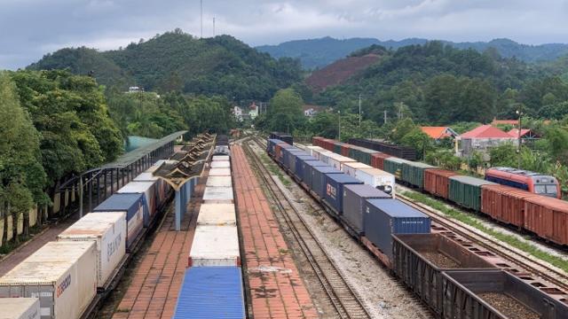Read more about the article “Nút thắt” hạ tầng gây tắc nghẽn xuất khẩu hàng hoá liên vận qua ga Đồng Đăng, Lạng Sơn