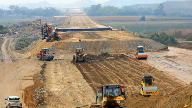 Read more about the article Ra văn bản khẩn ngăn tình trạng chặn mỏ đất thi công cao tốc Bắc – Nam