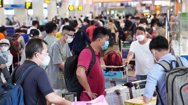 Read more about the article Nhu cầu nghỉ lễ tăng đột biến, lượng khách qua sân bay Nội Bài, Tân Sơn Nhất vượt ngưỡng 75.000