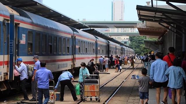 Read more about the article Hợp nhất hai công ty vận tải đường sắt Hà Nội và Sài Gòn, chấm dứt tình trạng triền miên thua lỗ?