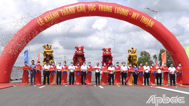 Read more about the article Khánh thành sau gần 13 năm khởi công, cao tốc Trung Lương – Mỹ Thuận miễn phí BOT 60 ngày từ 30/4