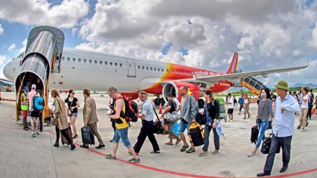 Read more about the article Khách quốc tế qua cảng hàng không Việt tăng gấp 5 lần, các hãng bay dồn dập tăng chuyến