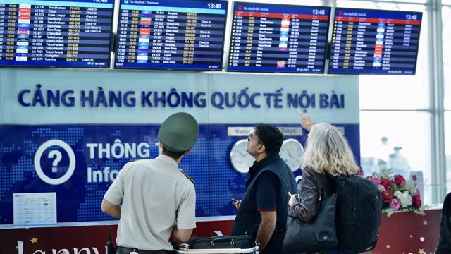 Read more about the article Lượng khách qua sân bay Nội Bài tăng đến 35%, “phá đỉnh” thời kỳ trước dịch Covid-19