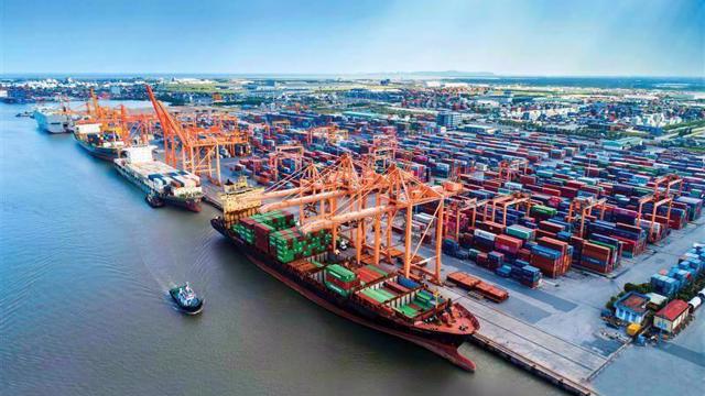 Read more about the article Tiếp đà tăng trưởng thấp, hàng hóa thông qua cảng biển chỉ tăng 2%