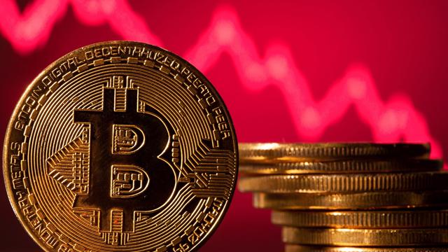 Nhiều chuyên gia dự báo giá Bitcoin lao dốc về 10.000 USD
