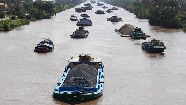Read more about the article Vì sao bỏ quên giao thông thủy nội địa đồng bằng sông Cửu Long?