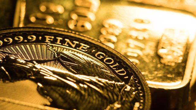 Read more about the article Giá vàng tiếp tục trượt dốc, quỹ SPDR Gold Trust không ngừng bán ra