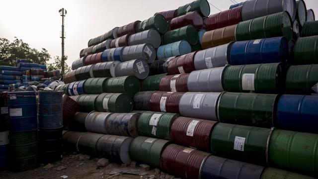 thumbnail - Cuộc chiến giá dầu ở Ấn Độ giữa Nga và Saudi Arabia
