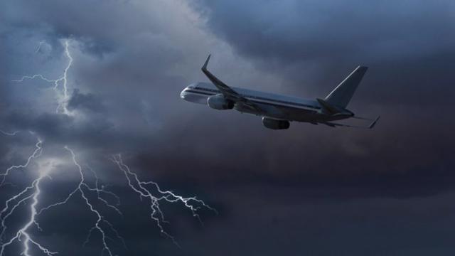Read more about the article Mưa bão dồn dập, tình trạng chậm, hủy chuyến bay sẽ tăng vọt trong tháng 8