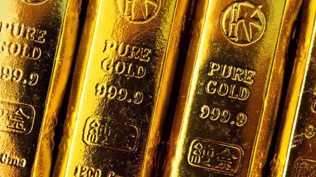Read more about the article Giá vàng trong nước cầm cự trước đà lao dốc của giá vàng quốc tế, “vênh” thế giới hơn 19 triệu đồng/lượng